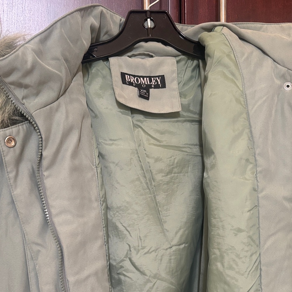 Bromley Women's Gray Puffer Jacket